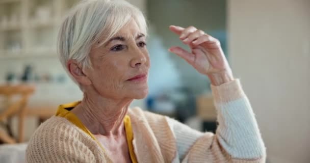 Senior Mulher Pensando Planejando Para Futuro Casa Sala Estar Manhã — Vídeo de Stock