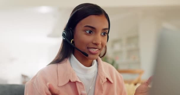 呼叫中心 虚拟助理或妇女在Crm服务台或客户服务部门进行沟通或交谈 联系我们或面对印度销售代理咨询在电话营销技术支持 — 图库视频影像