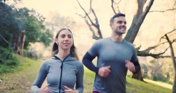 Floresta Corrida Casal Com Bem Estar Fitness Motivação Com Treinamento — Vídeo de Stock