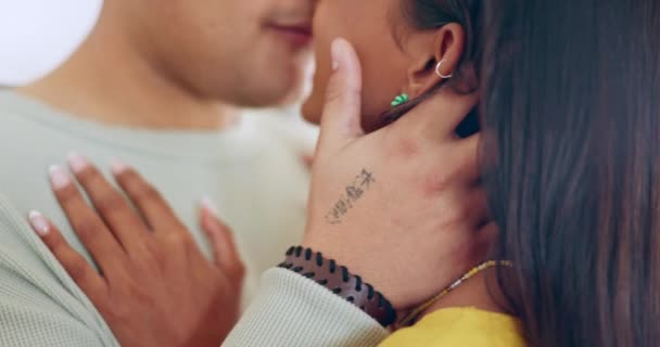 Amor Abraço Sorriso Com Mãos Casal Para Feliz Romance Apoio — Vídeo de Stock