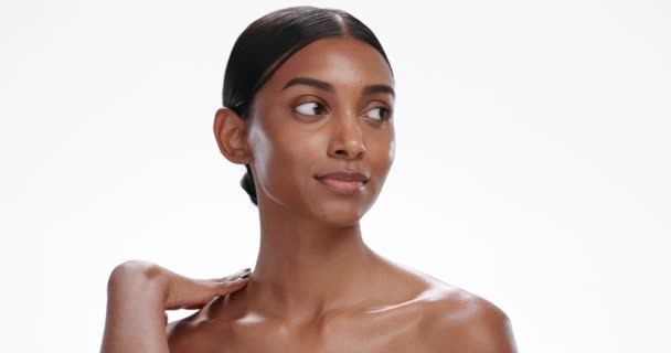 Rostro Cuidado Piel Mujer Con Belleza Natural Brillo Dermatología Aislada — Vídeos de Stock