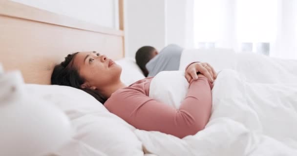 Απογοητευμένο Ζευγάρι Κρεβάτι Και Αγώνα Διαζύγιο Διαφωνία Διαφωνία Τοξική Σχέση — Αρχείο Βίντεο