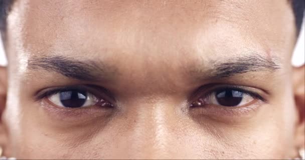 Уход Глазами Портрет Лицо Человека Серьезным Выражением Проверки Зрения Фокус — стоковое видео