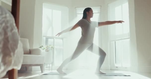 Relájese Yoga Estiramiento Con Mujer Sala Estar Para Espiritual Mindfulness — Vídeos de Stock