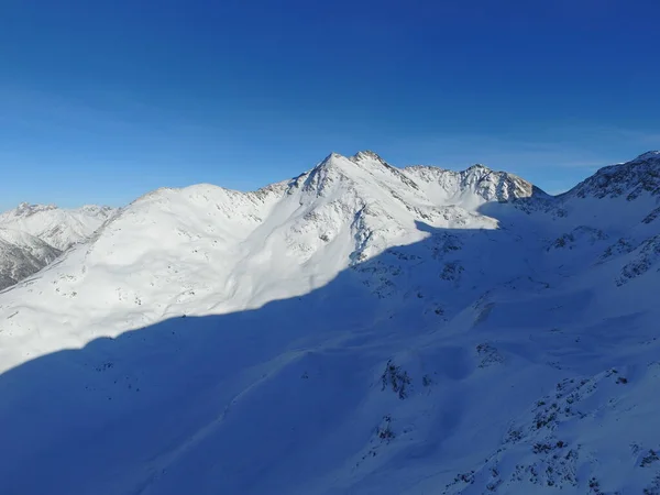 Montaña Nieve Cielo Los Alpes Suizos Para Viajes Vacaciones Vacaciones —  Fotos de Stock