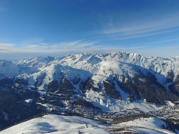Montanhas Neve Natureza Com Paisagem Aldeia Viagem Aventura Com Inverno — Fotografia de Stock