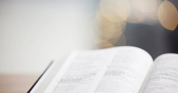 Primo Piano Bibbia Libro Fede Studiando Religione Consapevolezza Con Sacra — Foto Stock