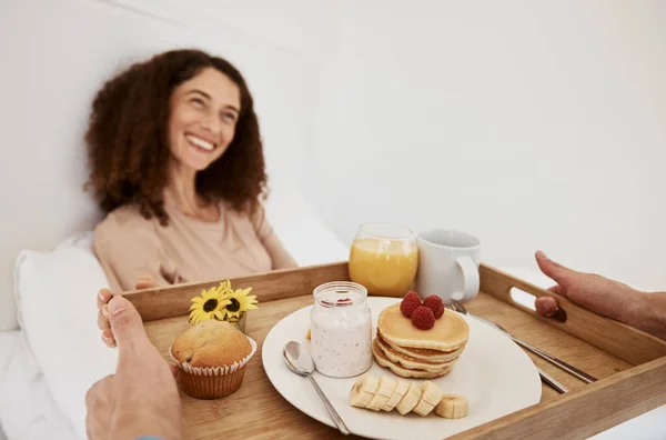 Frukost Romantik Och Kvinna Sängen För Överraskning Jubileumsfest Och Speciell — Stockfoto