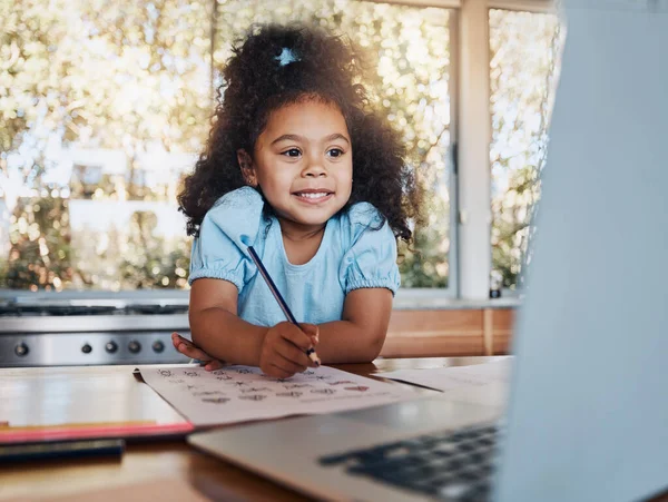 Lezioni Online Laptop Bambino Con Taccuino Cucina Apprendimento Educazione Casa — Foto Stock