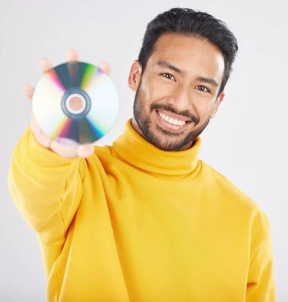 Hombre Sonrisa Retrato Estudio Para Música Tecnología Software Para Datos —  Fotos de Stock