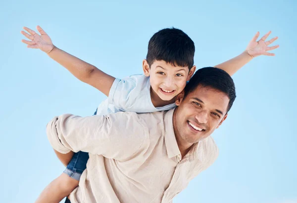 Portrait Piggy Back Father His Son Outdoor Bonding Happiness Playful — Stock Photo, Image