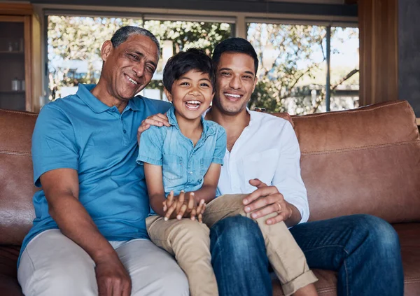Retrato Risa Feliz Generación Familiar Niño Padre Abuelo Relajarse Conectar — Foto de Stock