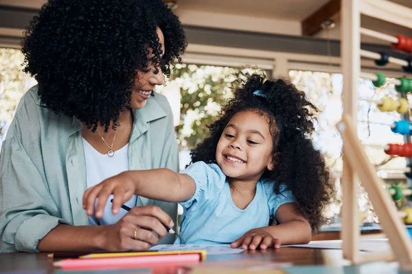 Glad Lärande Och Mamma Med Barn För Läxor Pedagogiskt Stöd — Stockfoto