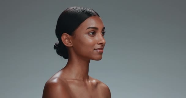 Glad Kvinna Ansikte Och Koppla Hudvård Naturlig Skönhet Eller Kosmetika — Stockvideo