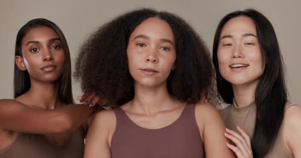 Разнообразие Красота Лицо Женщин Студии Расширения Прав Возможностей Здоровья Красоты — стоковое видео