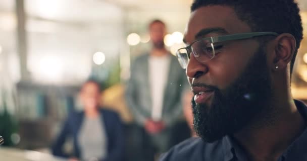 Ділова Людина Презентація Лідер Розмовляють Зустрічі Офісі Тренувань Ідей Африканська — стокове відео