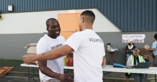 Personas Voluntarias Abrazo Equipo Apoyo Para Proyecto Ong Colaboración Sin — Vídeos de Stock