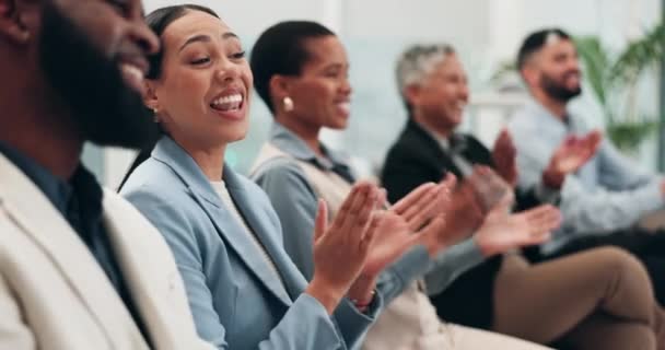 商界人士 女性和团队在会议上的掌声 手艺及支持对成功的反馈 在研讨会上 愉快的员工 听众和掌声庆祝 表扬或得奖 — 图库视频影像