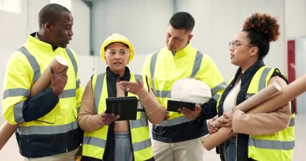 Ingeniero Líder Equipo Discusión Para Renovación Visión Planificación Con Tabletas — Vídeos de Stock