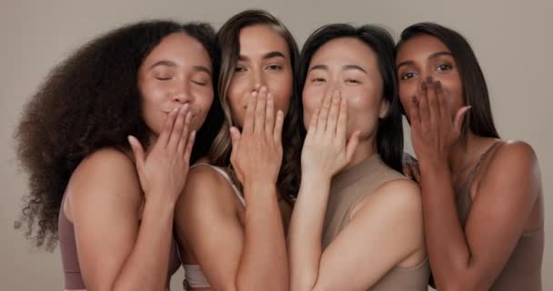 Cuidado Piel Grupo Feliz Beso Las Mujeres Para Los Cosméticos — Vídeos de Stock