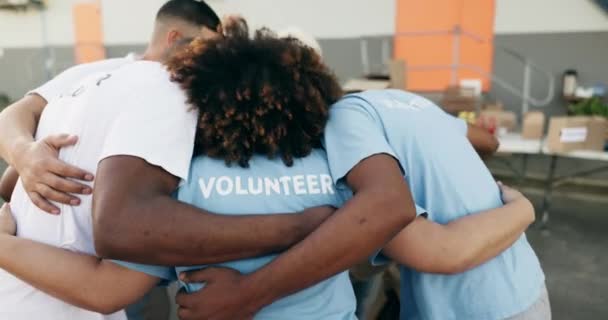 Vrijwilligersgroep Teambuilding Liefdadigheid Gemeenschapsdienst Met Bundel Missie Energie Enthousiaste Mensen — Stockvideo