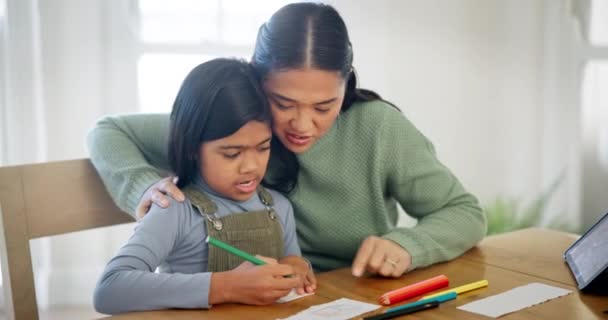 Bildung Zeichnen Und Hausaufgabenschreiben Als Unterstützung Oder Betreuung Heimischen Tisch — Stockvideo