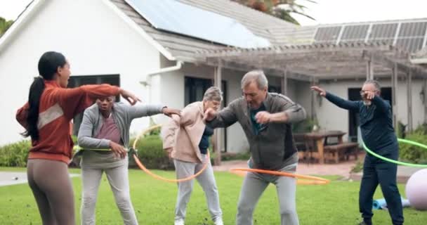 Klasa Fizjoterapia Zabawa Starszymi Ludźmi Obręcz Dla Wsparcia Zdrowia Wyzwania — Wideo stockowe