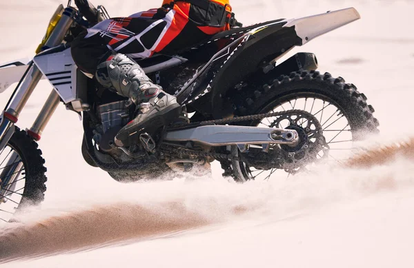 Спорт Скорость Человек Мотоцикле Пустыне Тренировки Тренировки Вызов Песке Транспорт — стоковое фото