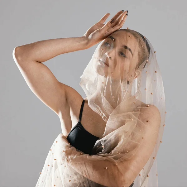 Zasłona Kobieta Piękno Tancerką Baletową Nowoczesną Modą Perłami Siateczką Kosmetyki — Zdjęcie stockowe