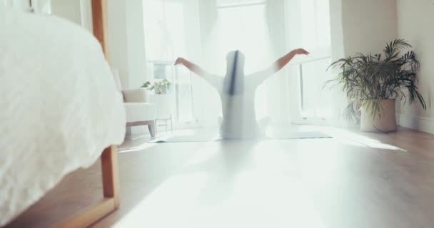Йога Ранок Жінка Вдома Здоров Дзен Медитацією Здоров Спальні Намасте — стокове відео
