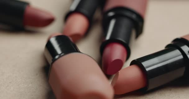 Närbild Läppstift Produkt Och Skönhet Med Reklam Och Makeup Kosmetika — Stockvideo