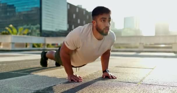 Fitness Dach Und Mann Auf Dem Boden Für Bewegung Wellness — Stockvideo