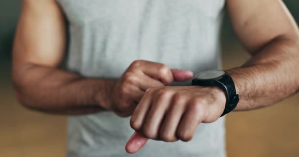 Умные Часы Руки Человек Тренажерном Зале Фитнеса Результатов Упражнений Производительности — стоковое видео