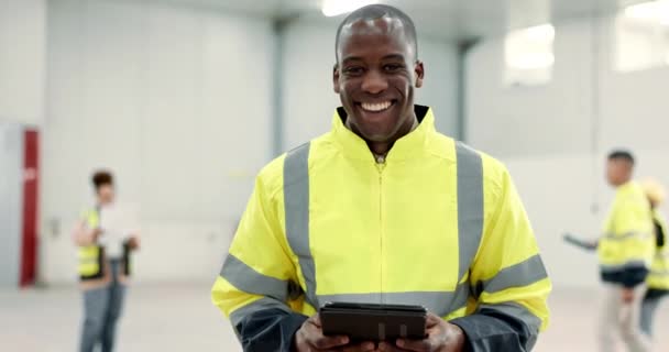 Feliz Arquiteto Cara Homem Com Tablet Para Planejamento Construção Trabalho — Vídeo de Stock