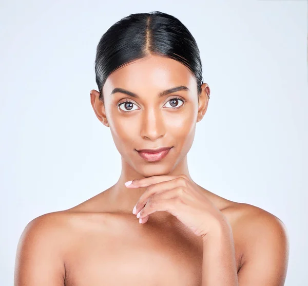 Studio Porträtt Indisk Kvinna För Dermatologi Hudvård Och Kosmetika För — Stockfoto