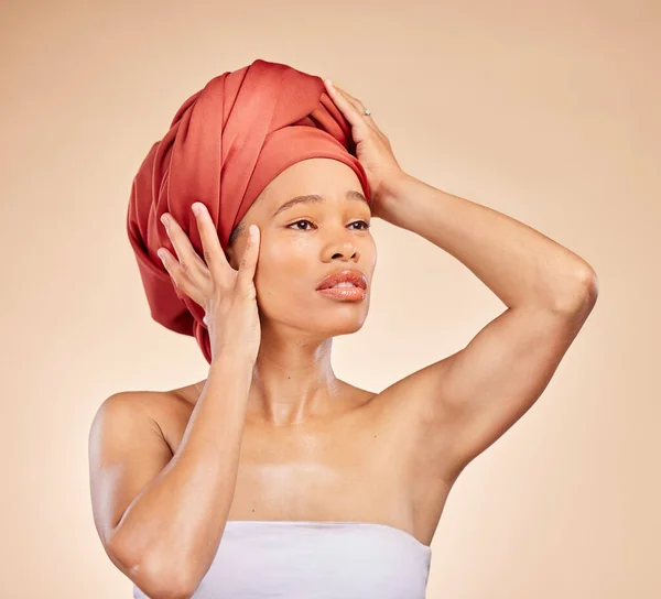 Haar Sjaal Zwarte Vrouw Studio Voor Wellness Schoonheid Natuurlijke Cosmetica — Stockfoto