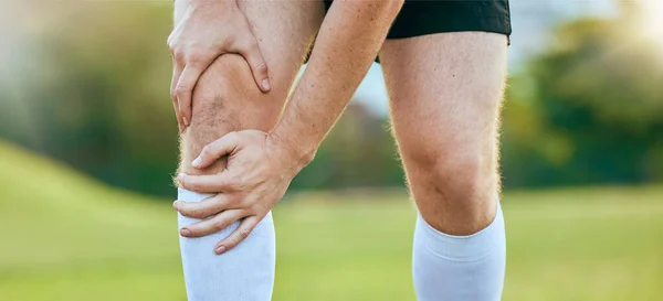 Diz Ağrısı Bacaklar Sporcular Yorgun Dışarıda Yarışma Spor Müsabakası Antrenman — Stok fotoğraf