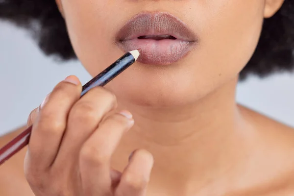 Makijaż Kosmetyki Usta Kobiety Ołówkiem Studio Wellness Pielęgnacji Skóry Piękna — Zdjęcie stockowe