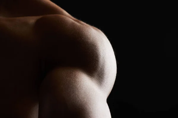 Ombro Close Músculo Homem Estúdio Isolado Espaço Mockup Fundo Preto — Fotografia de Stock