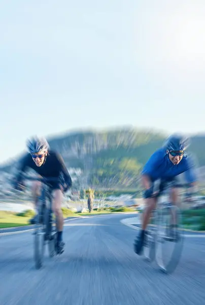 Bewegungsunschärfe Rennradfahren Und Radfahren Auf Der Straße Gebirge Zusammen Abenteuer — Stockfoto