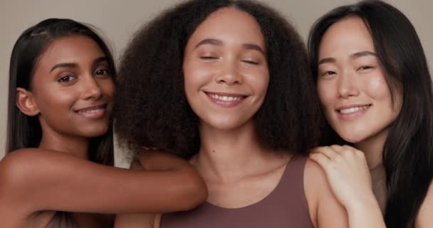 Belleza Natural Retrato Diversidad Con Mujeres Dermatología Cuidado Piel Aislados — Vídeo de stock