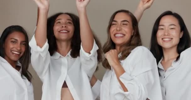 Mulheres Dança Beleza Com Diversidade Grupo Cuidados Com Pele Felizes — Vídeo de Stock