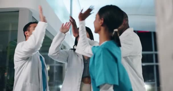 Applaudissements Infirmières Médecins Pour Célébrer Ensemble Succès Réussite Promotion Hôpital — Video