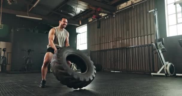 Gimnasio Hombre Entrenamiento Neumáticos Para Músculo Fuerte Poder Acción Del — Vídeos de Stock