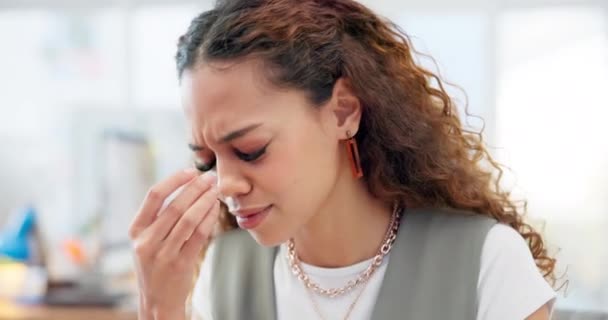 Dolor Cabeza Estrés Mujer Joven Oficina Con Error Proyecto Crisis — Vídeo de stock