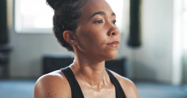 Cansado Sudoración Respiración Con Mujer Gimnasio Para Aptitud Entrenamiento Salud — Vídeos de Stock