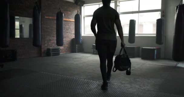 Gym Wandelen Fitness Van Een Man Met Een Tas Beginnen — Stockvideo