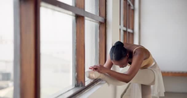 Tánc Wellness Egy Fekete Nyújtózkodik Balett Miközben Felkészülnek Edzés Koncert — Stock videók