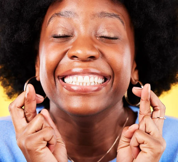 Zwarte Vrouw Gezicht Vingers Gekruist Studio Voor Hoop Vertrouwen Optimisme — Stockfoto