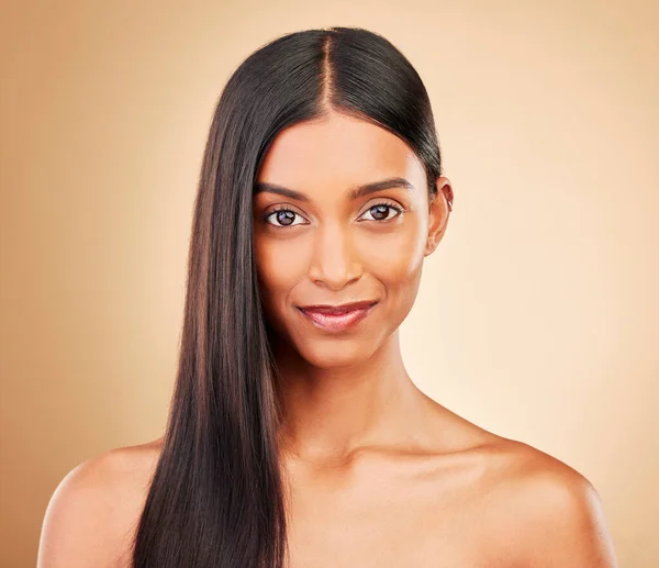 Portret Haarverzorging Vrouw Met Schoonheid Glans Cosmetica Een Bruine Studioachtergrond — Stockfoto